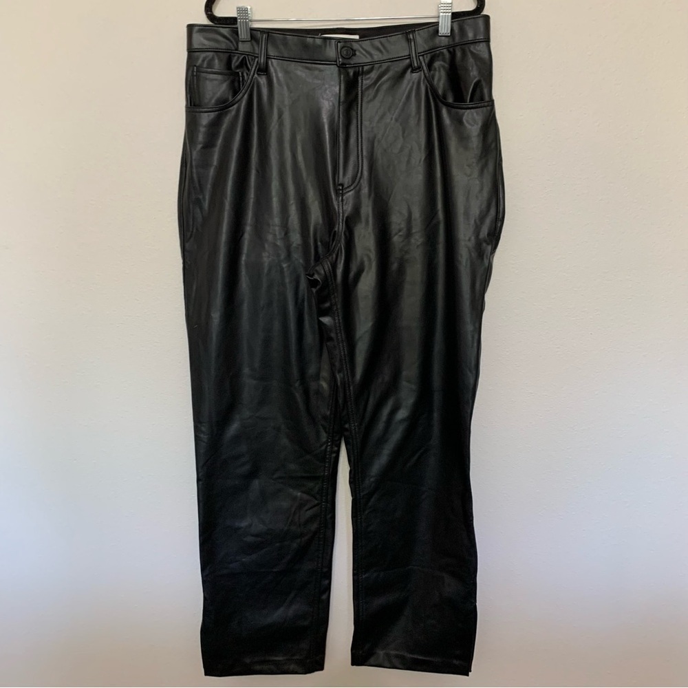 NWOT Abercrombie & fitch the ‘90s straight ultra high rise vegan leather 33/16